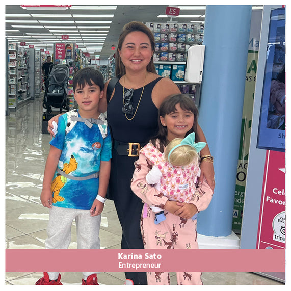 Karina Sato com os filhos na MacroBaby em Orlando