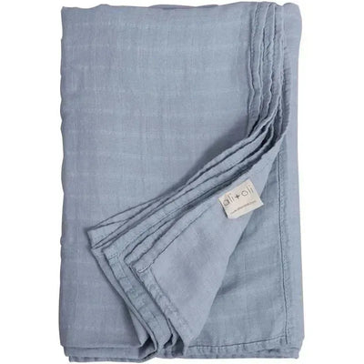 Ali + Oli muslin swaddle blanket in Dream Blue, featuring soft, breathable fabric with a textured finish.