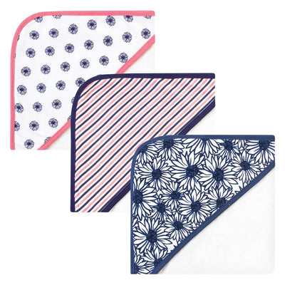 Hooded towels for babies featuring organic cotton in three designs: daisies, stripes, and floral patterns.