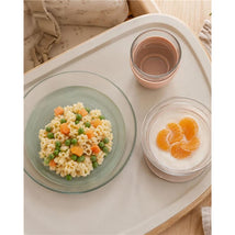 Béaba 3Pk Glass Meal Set featuring a bowl of pasta with vegetables, yogurt with mandarin slices, and a drink in a glass.