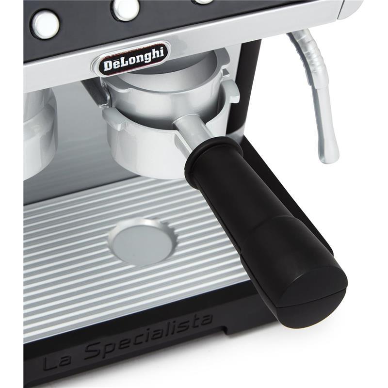 Casdon - DeLonghi Toys Barista Coffee Machine with Sounds and Magic Coffee Reveal, For Children Aged 3 plus Image 7