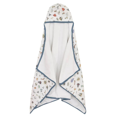 Hooded towel featuring whimsical Wizarding World™ designs, perfect for big kids after bath time or swimming.