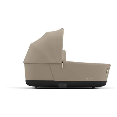 Cybex Priam4/Epriam2 Lux Cot in Cozy Beige with a soft exterior and secure base for infant comfort.