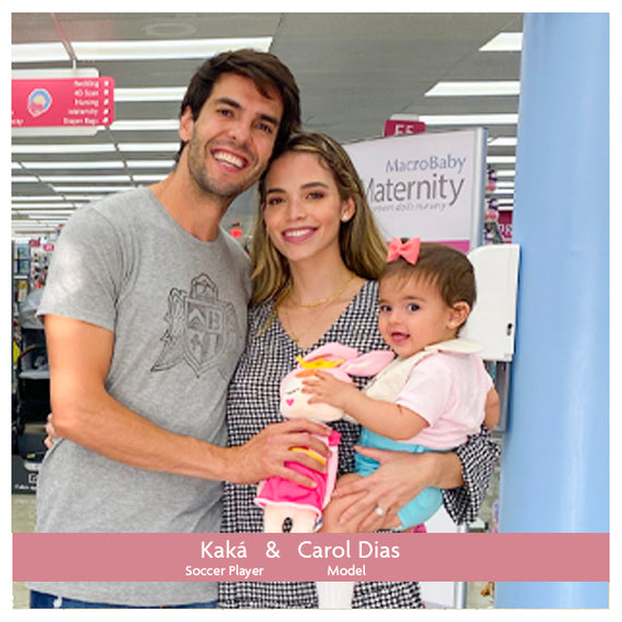 Kaká Soccer Player, his wife Carol Dias and they daughter shopping for a stroller at MacroBaby