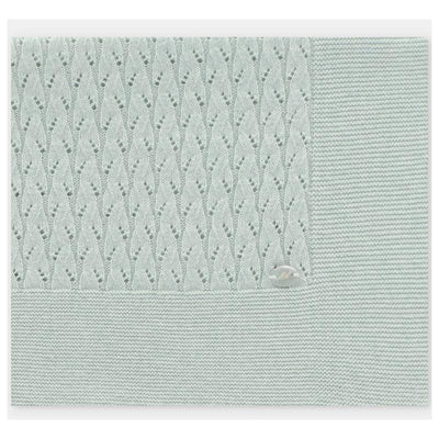 Knit baby blanket in Azul Océano color featuring a textured pattern and a smooth section, ideal for infants.