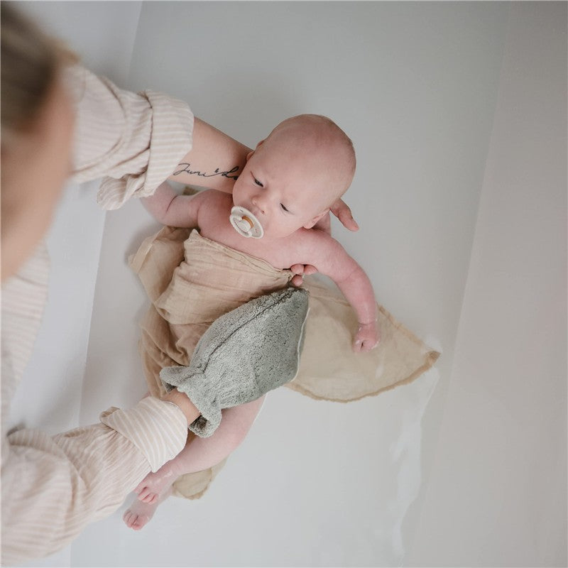 Mushie Organic Cotton Bath Mitts 2-Pack - Gray Image 5