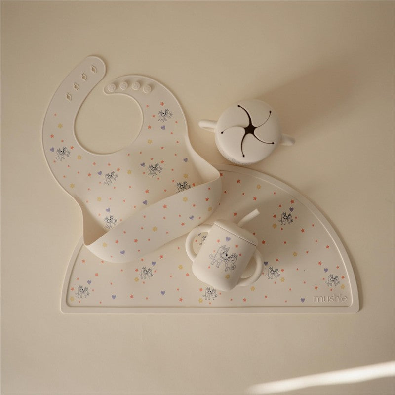Mushie Silicone Baby Bib - Bluey Ivory Image 4