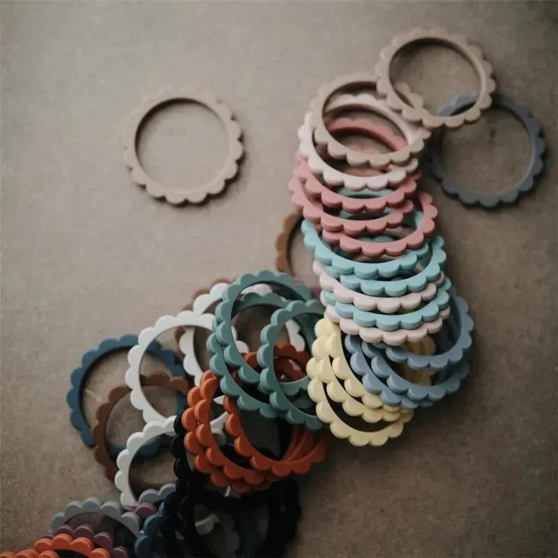 Mushie - Flower Teething Bracelet 3-Pack (Rose/Blush/Shifting Sand) Image 4