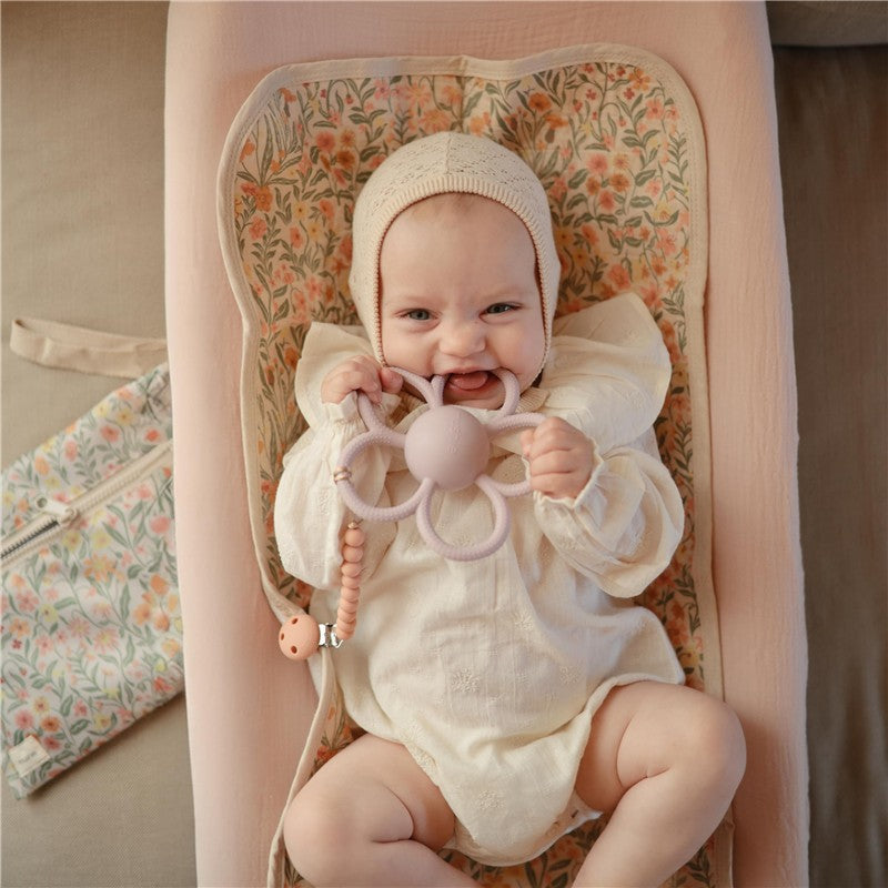 Mushie Daisy Rattle Teether - Soft Lilac Image 3