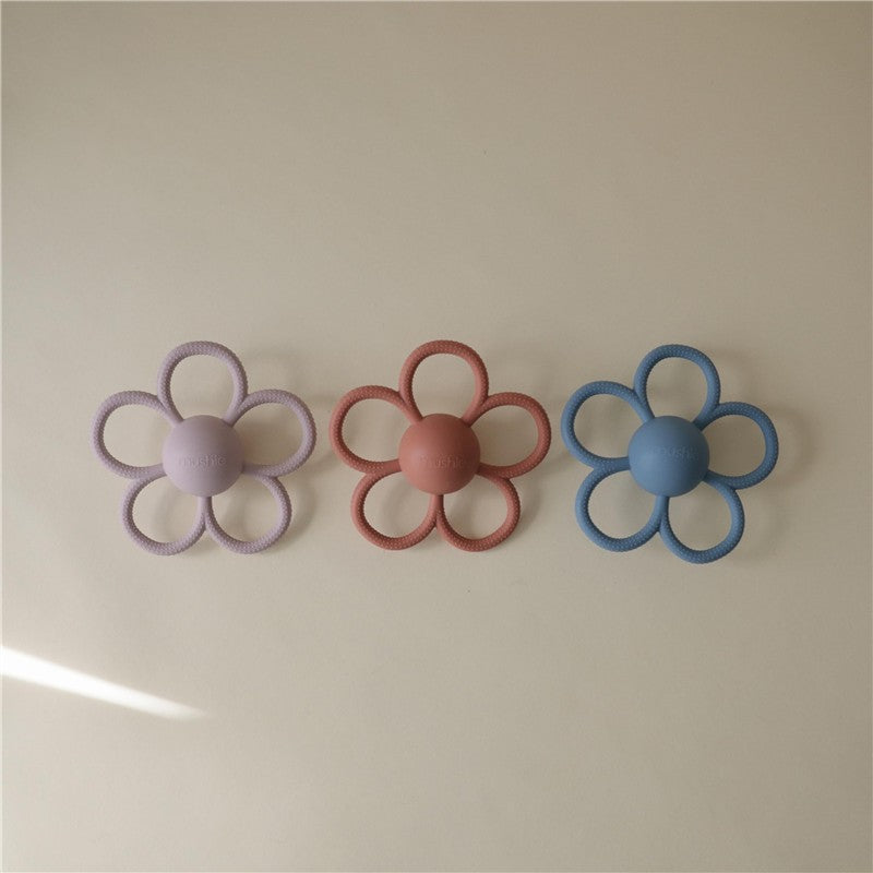 Mushie Daisy Rattle Teether - Soft Lilac Image 7