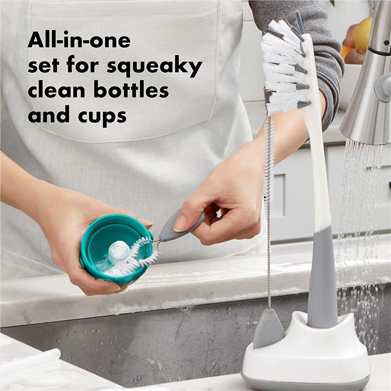 https://www.macrobaby.com/cdn/shop/files/oxo-tot-water-bottle-and-straw-cup-cleaning-set-brush-set_image_5.jpg?v=1702688209