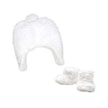 Rose Textiles Ridge Plush Hat & Bootie Set, White Image 1