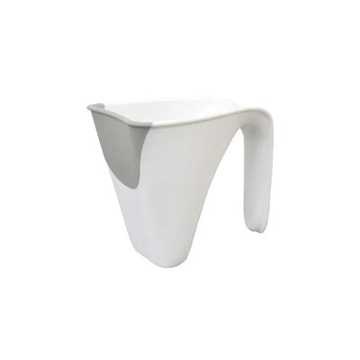 Bath rinse jug in white and grey with a curved design and ergonomic handle for easy pouring. Ideal for rinsing bath water.