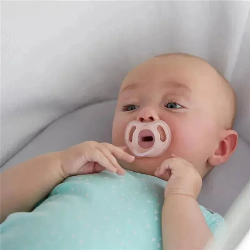 Tommee Tippee - Ultra-light Dummies Soother Asst, 0-6 months, 2 pack Image 3